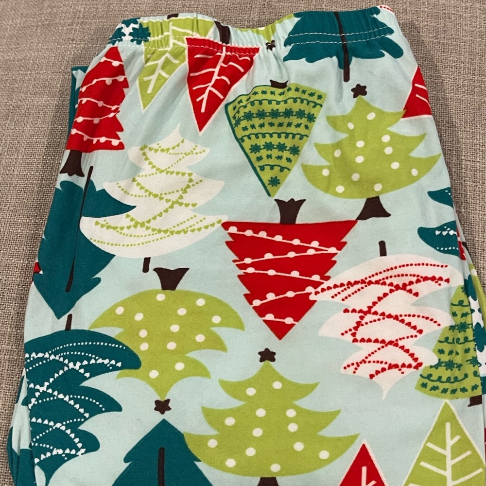 Cute and buttery soft Christmas leggings!